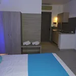 费尔吉纳太阳公寓 * 法里拉基